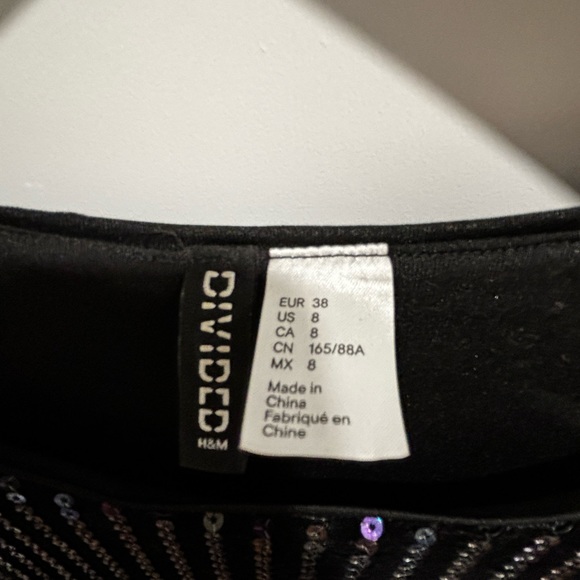 H&M Sequin Dress. Worn once, perfect condition. True size 8. - Picture 3 of 5